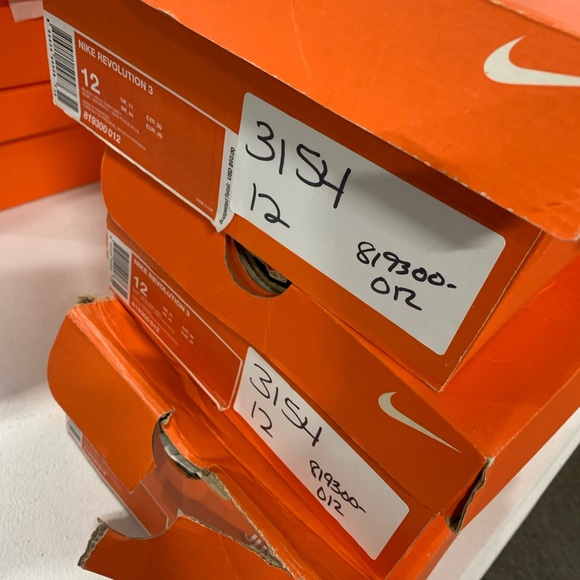 Nike-Revolution-3 3154 - Picture 5 of 5